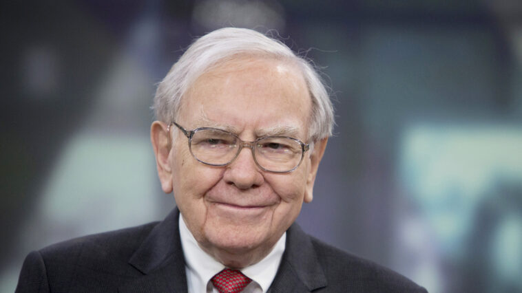 warren-buffett’s-berkshire-hathaway-invests-in-bitcoin-friendly-digital-bank