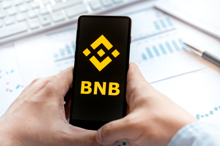 should-you-buy-bnb-at-the-current-$215-support-level?